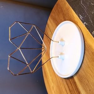 Wire heart 6 in high on ceramic base